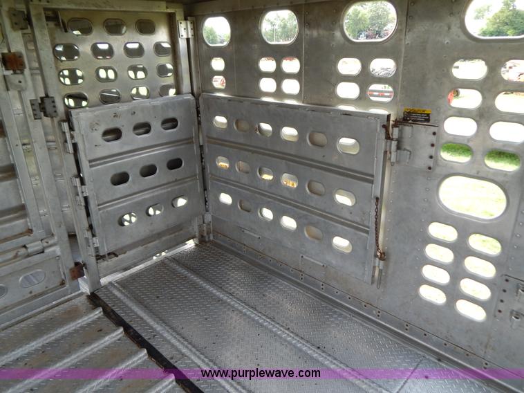 image for item G3340 1999 Wilson 52'L cattle pot trailer