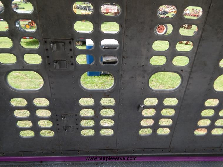 image for item G3340 1999 Wilson 52'L cattle pot trailer