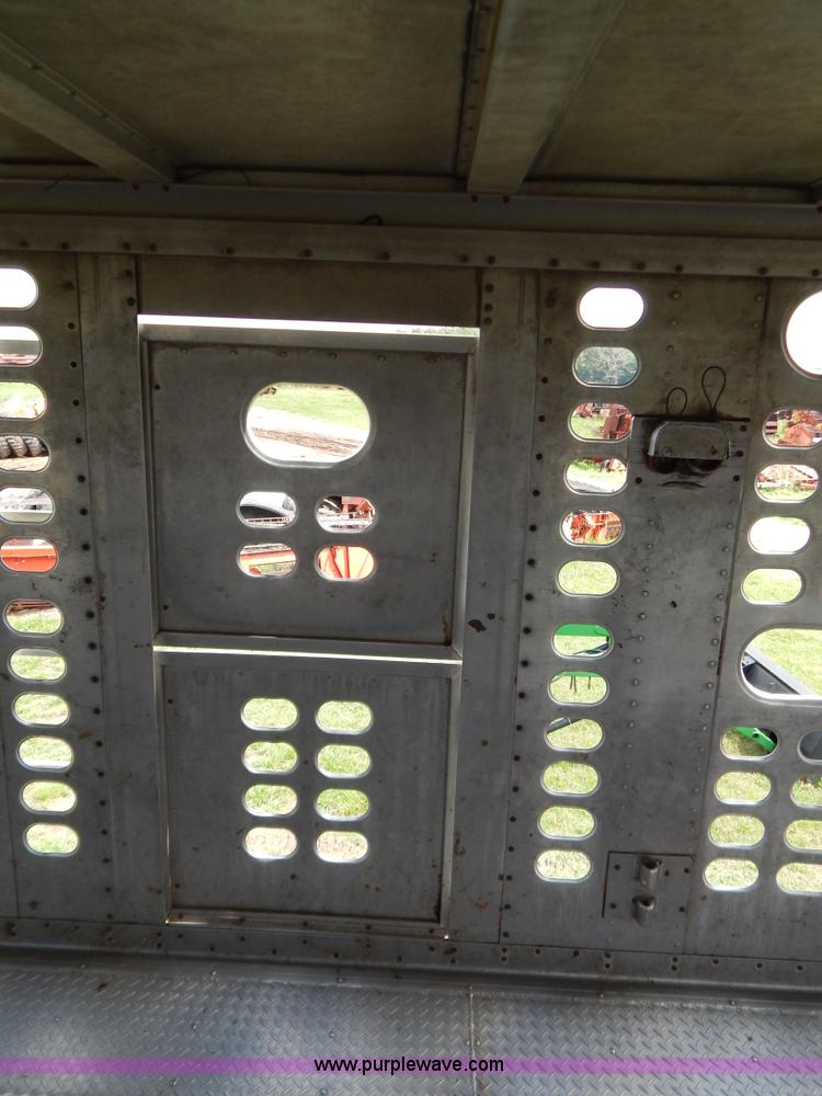 image for item G3340 1999 Wilson 52'L cattle pot trailer