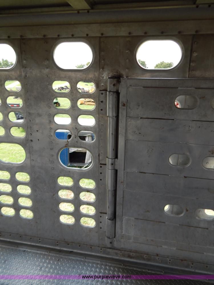 image for item G3340 1999 Wilson 52'L cattle pot trailer