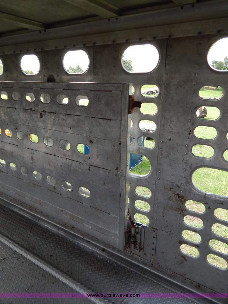 image for item G3340 1999 Wilson 52'L cattle pot trailer