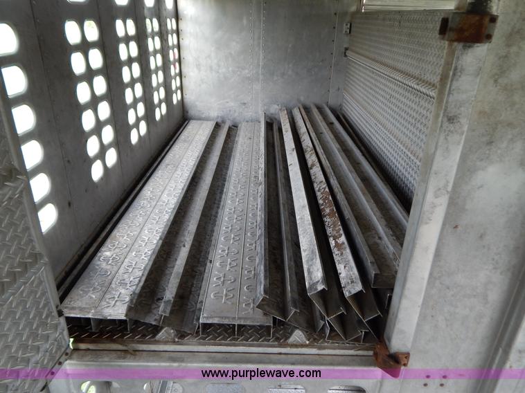 image for item G3340 1999 Wilson 52'L cattle pot trailer