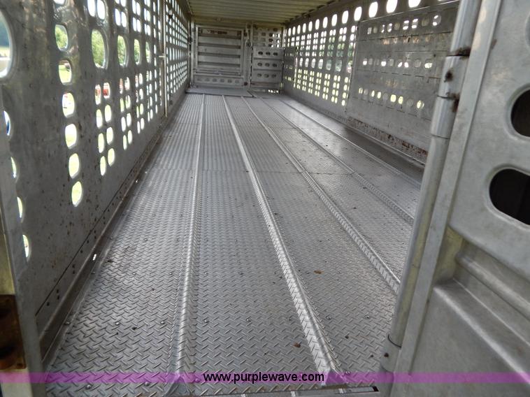 image for item G3340 1999 Wilson 52'L cattle pot trailer