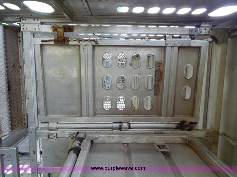 image for item G3340 1999 Wilson 52'L cattle pot trailer