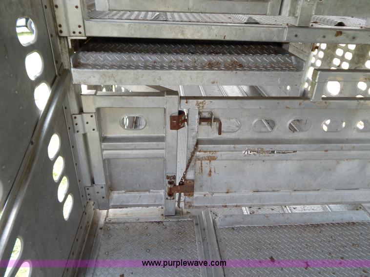 image for item G3340 1999 Wilson 52'L cattle pot trailer