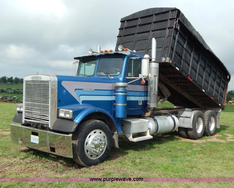 image for item G3342 1984 Freightliner dump truck