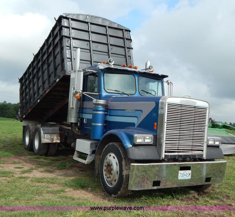 image for item G3342 1984 Freightliner dump truck