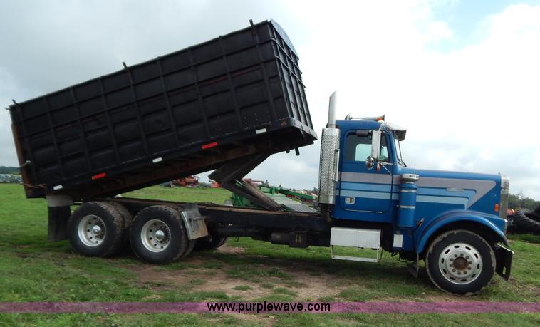 image for item G3342 1984 Freightliner dump truck