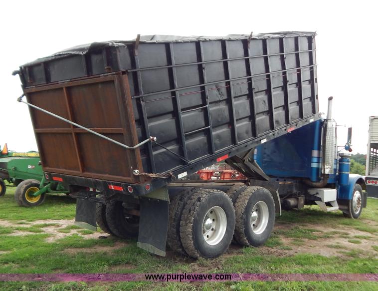 image for item G3342 1984 Freightliner dump truck