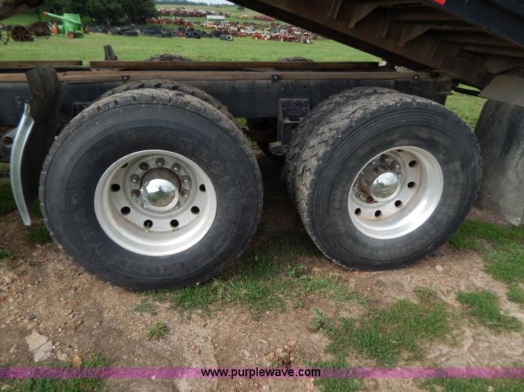 image for item G3342 1984 Freightliner dump truck