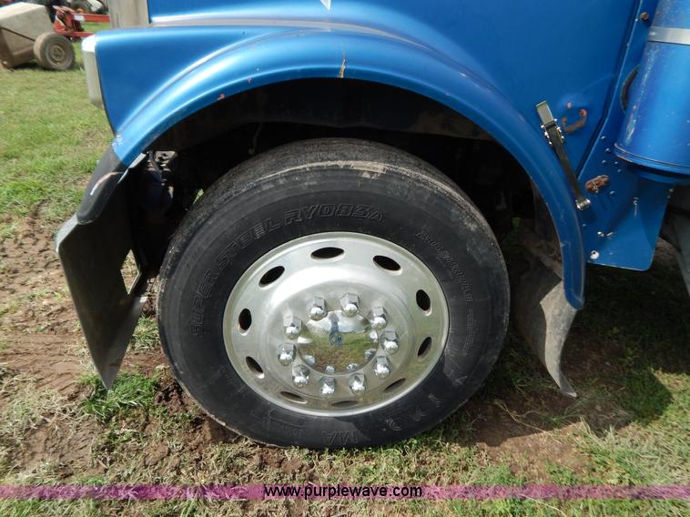 image for item G3342 1984 Freightliner dump truck