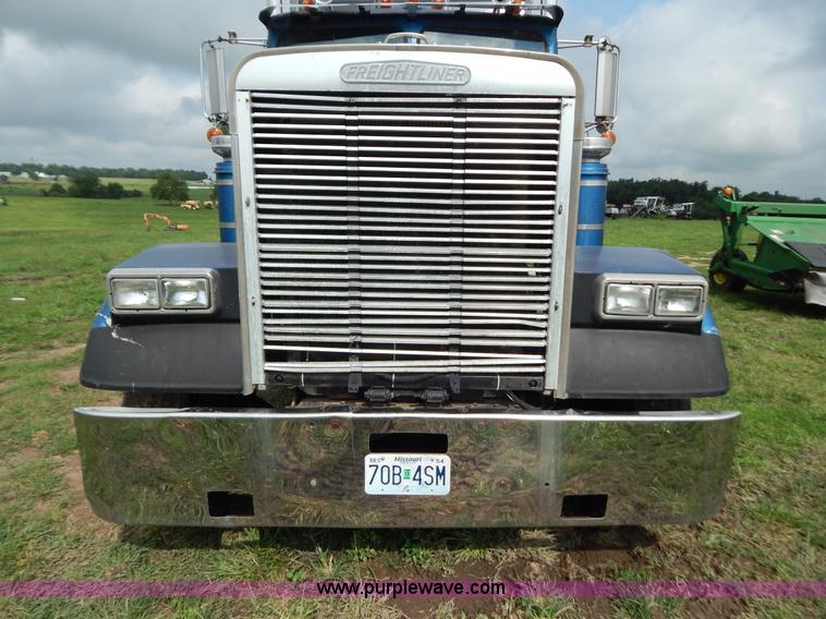 image for item G3342 1984 Freightliner dump truck