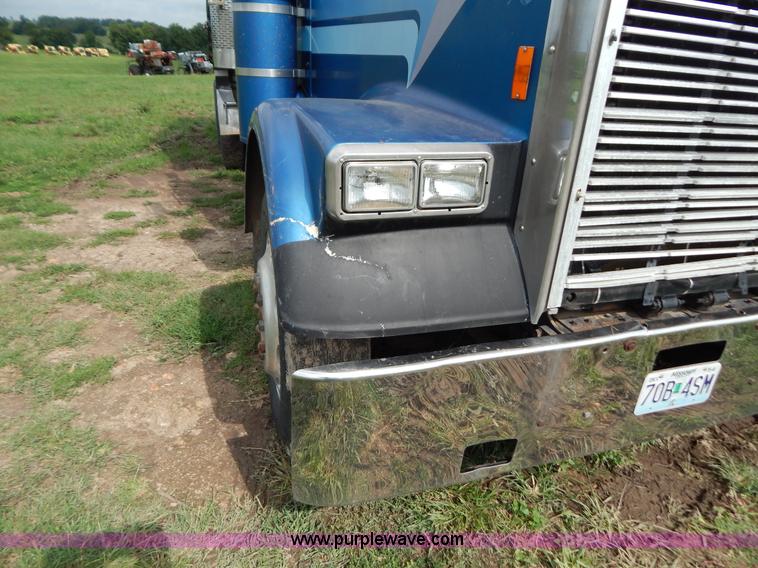 image for item G3342 1984 Freightliner dump truck