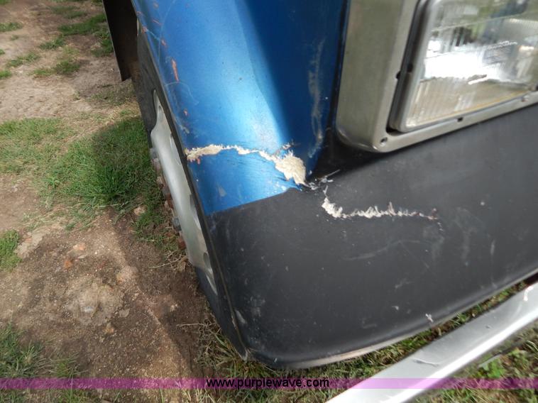 image for item G3342 1984 Freightliner dump truck