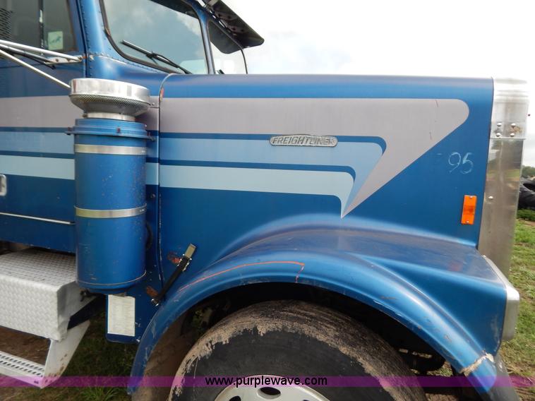 image for item G3342 1984 Freightliner dump truck