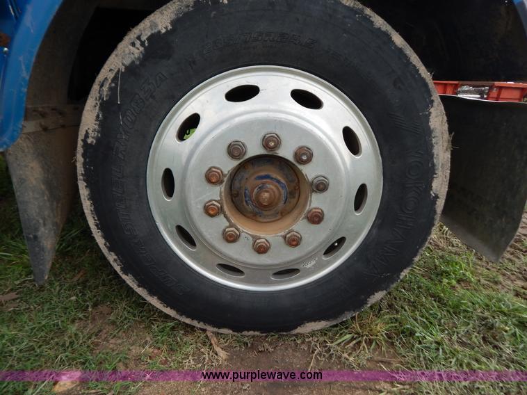 image for item G3342 1984 Freightliner dump truck