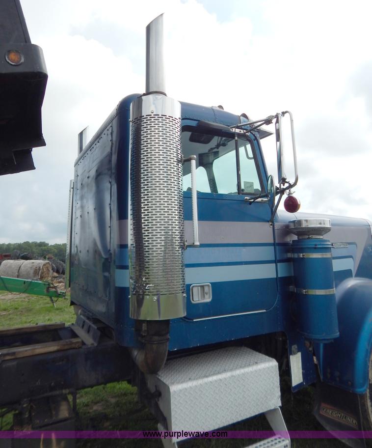 image for item G3342 1984 Freightliner dump truck