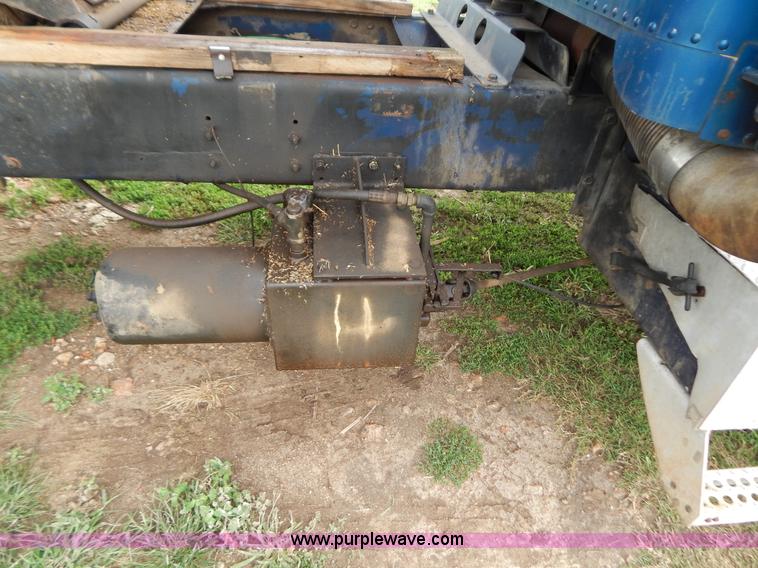 image for item G3342 1984 Freightliner dump truck