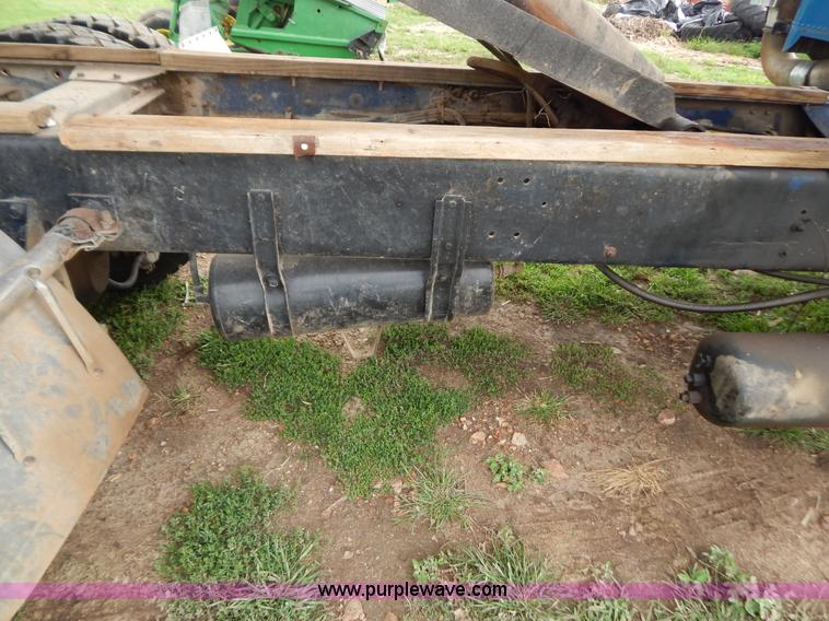 image for item G3342 1984 Freightliner dump truck