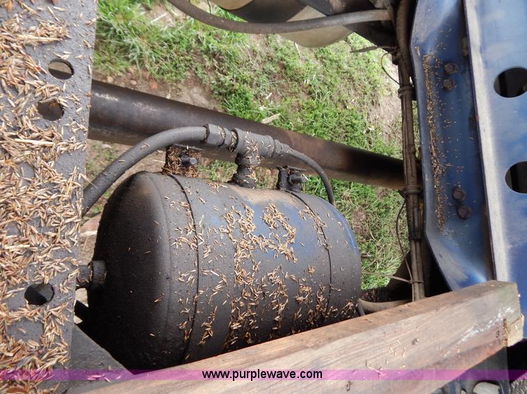 image for item G3342 1984 Freightliner dump truck