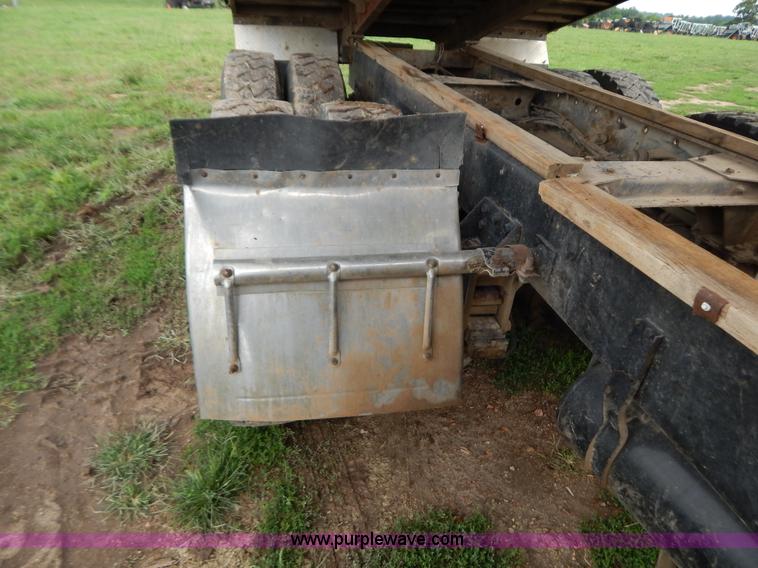 image for item G3342 1984 Freightliner dump truck