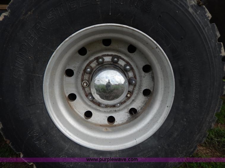 image for item G3342 1984 Freightliner dump truck