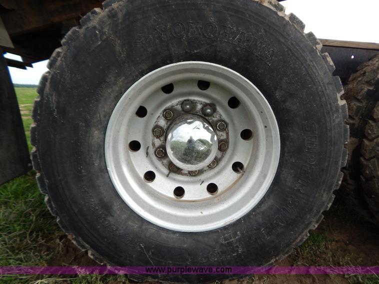 image for item G3342 1984 Freightliner dump truck