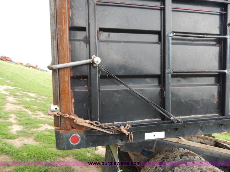 image for item G3342 1984 Freightliner dump truck