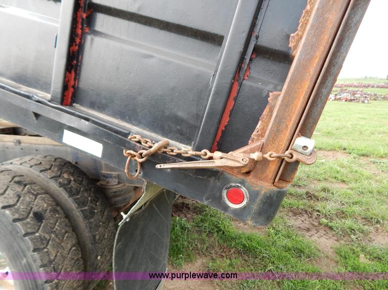 image for item G3342 1984 Freightliner dump truck