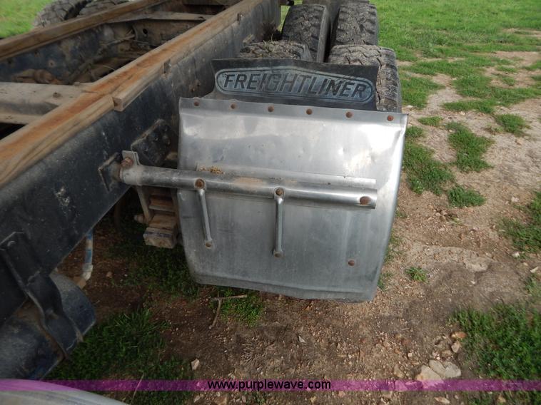 image for item G3342 1984 Freightliner dump truck