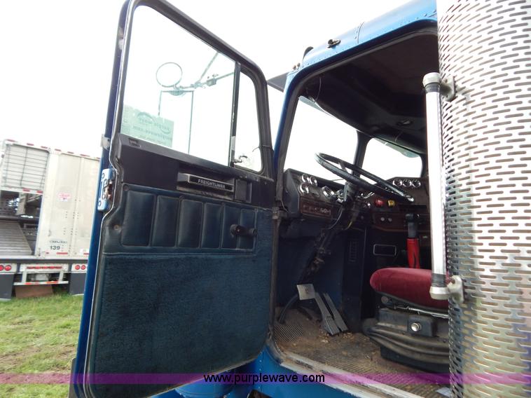 image for item G3342 1984 Freightliner dump truck