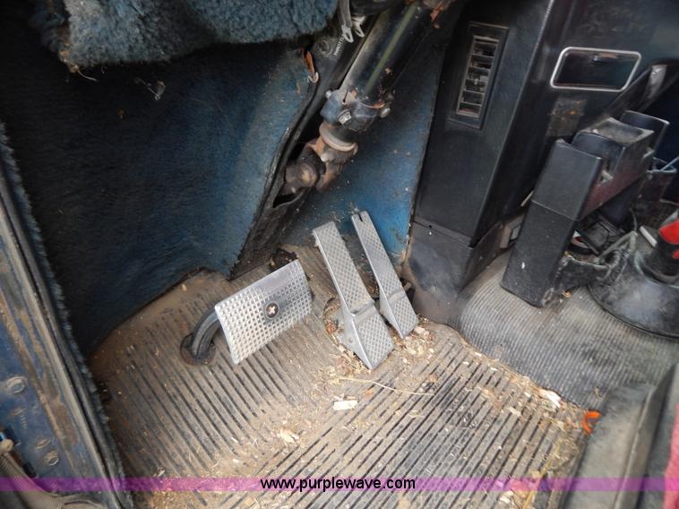 image for item G3342 1984 Freightliner dump truck