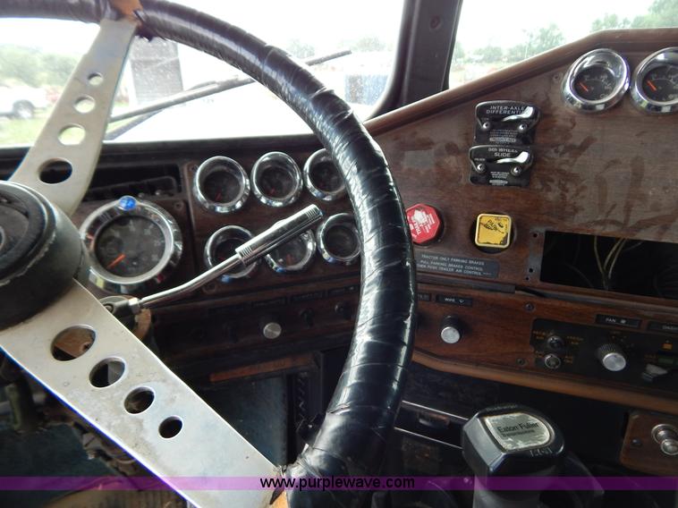 image for item G3342 1984 Freightliner dump truck