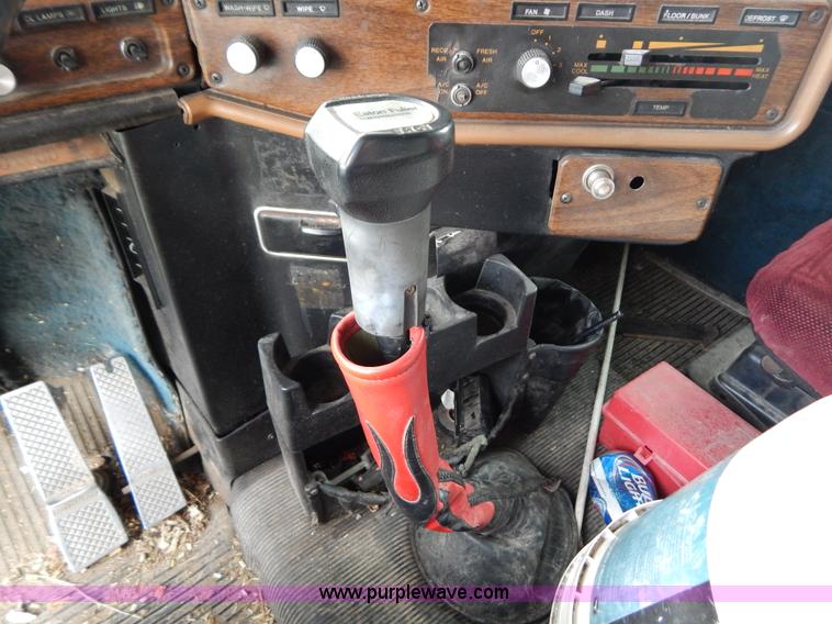 image for item G3342 1984 Freightliner dump truck