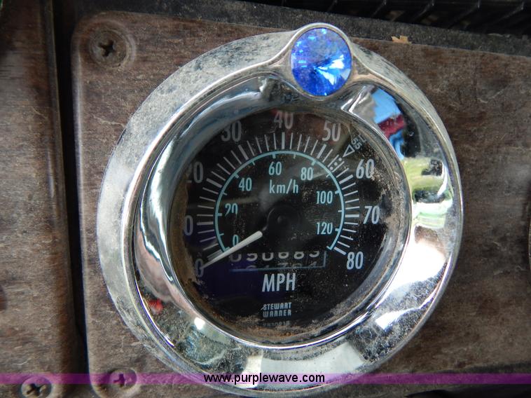 image for item G3342 1984 Freightliner dump truck