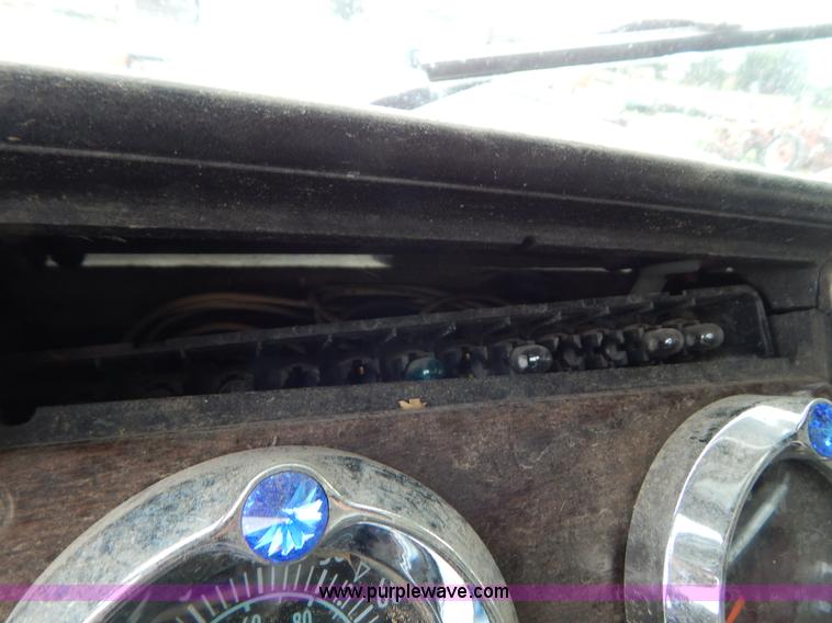 image for item G3342 1984 Freightliner dump truck