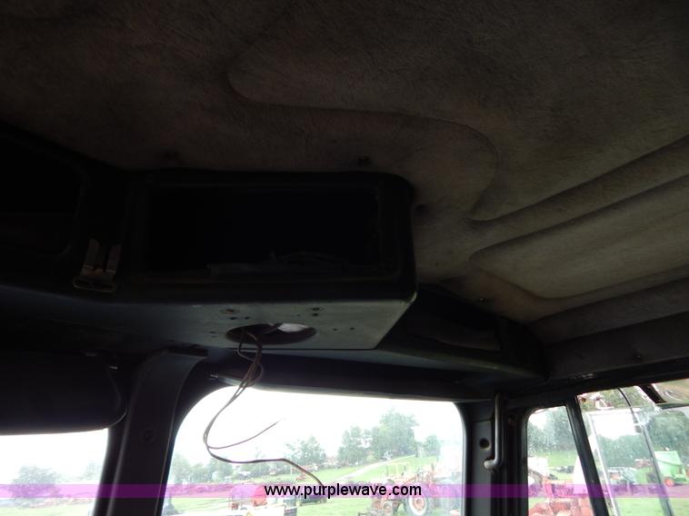 image for item G3342 1984 Freightliner dump truck