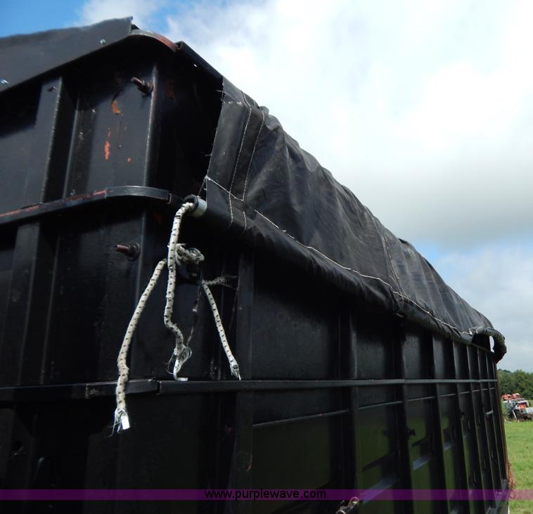 image for item G3342 1984 Freightliner dump truck