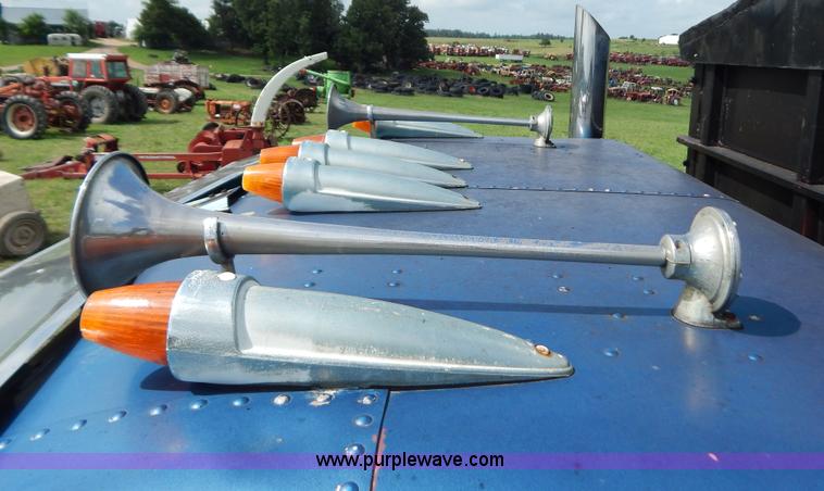 image for item G3342 1984 Freightliner dump truck