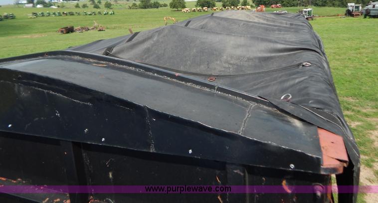 image for item G3342 1984 Freightliner dump truck