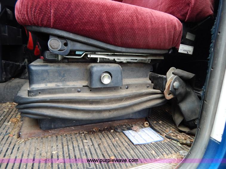 image for item G3342 1984 Freightliner dump truck