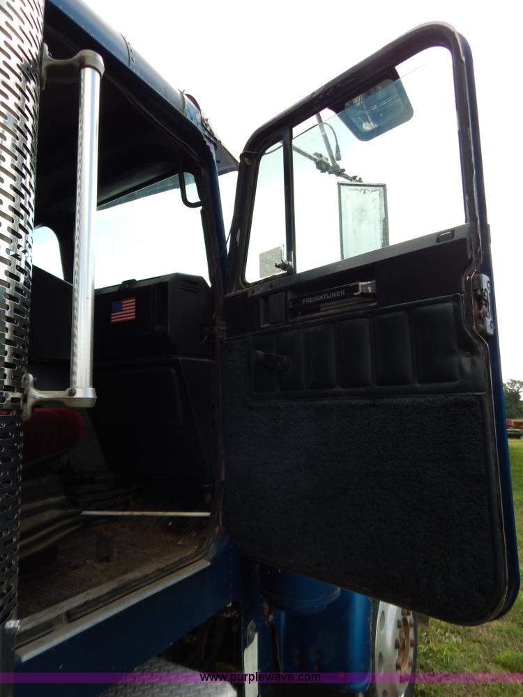 image for item G3342 1984 Freightliner dump truck