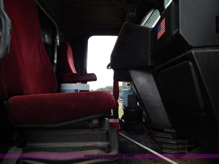 image for item G3342 1984 Freightliner dump truck