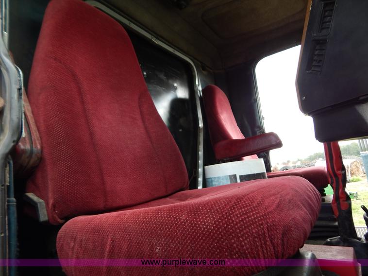 image for item G3342 1984 Freightliner dump truck