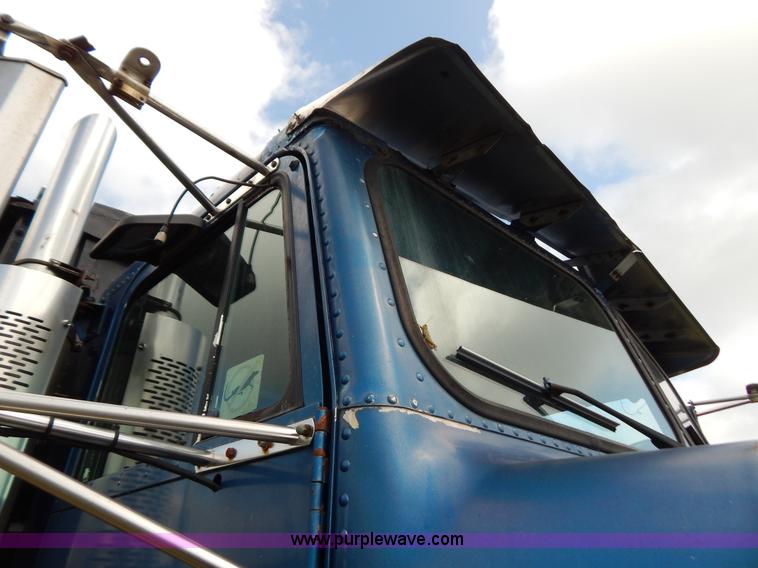 image for item G3342 1984 Freightliner dump truck