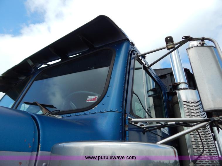 image for item G3342 1984 Freightliner dump truck