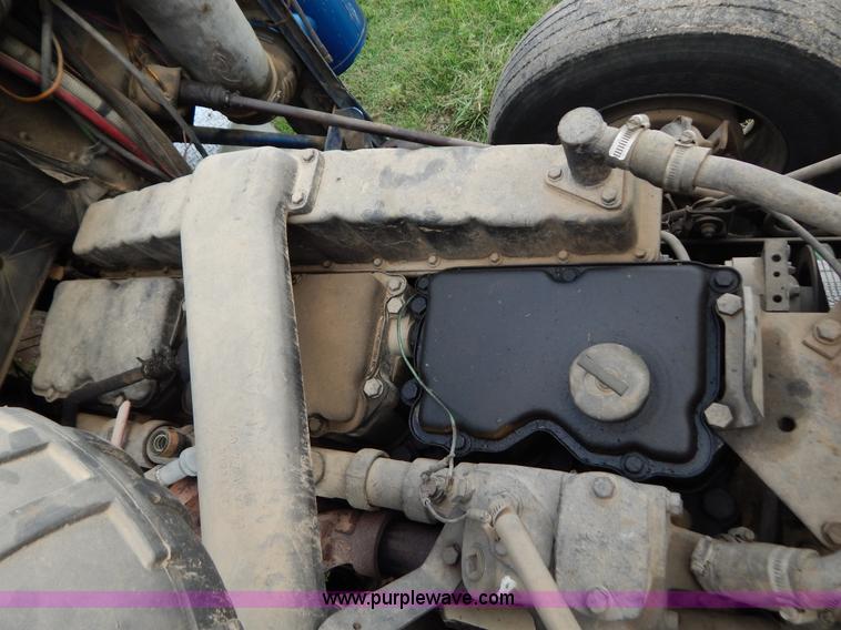 image for item G3342 1984 Freightliner dump truck