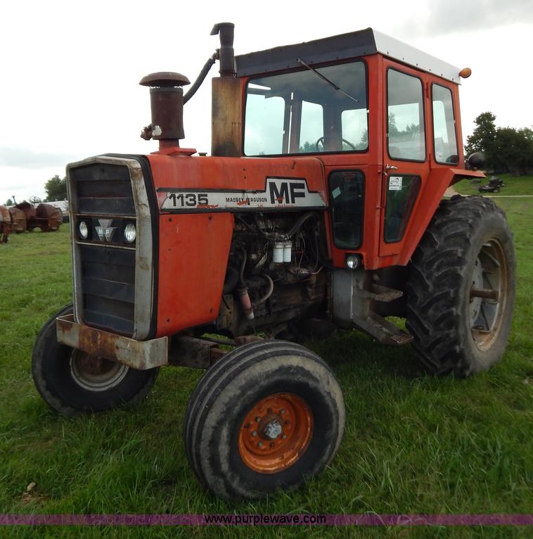 image for item G3352 1976 Massey-Ferguson 1135 tractor
