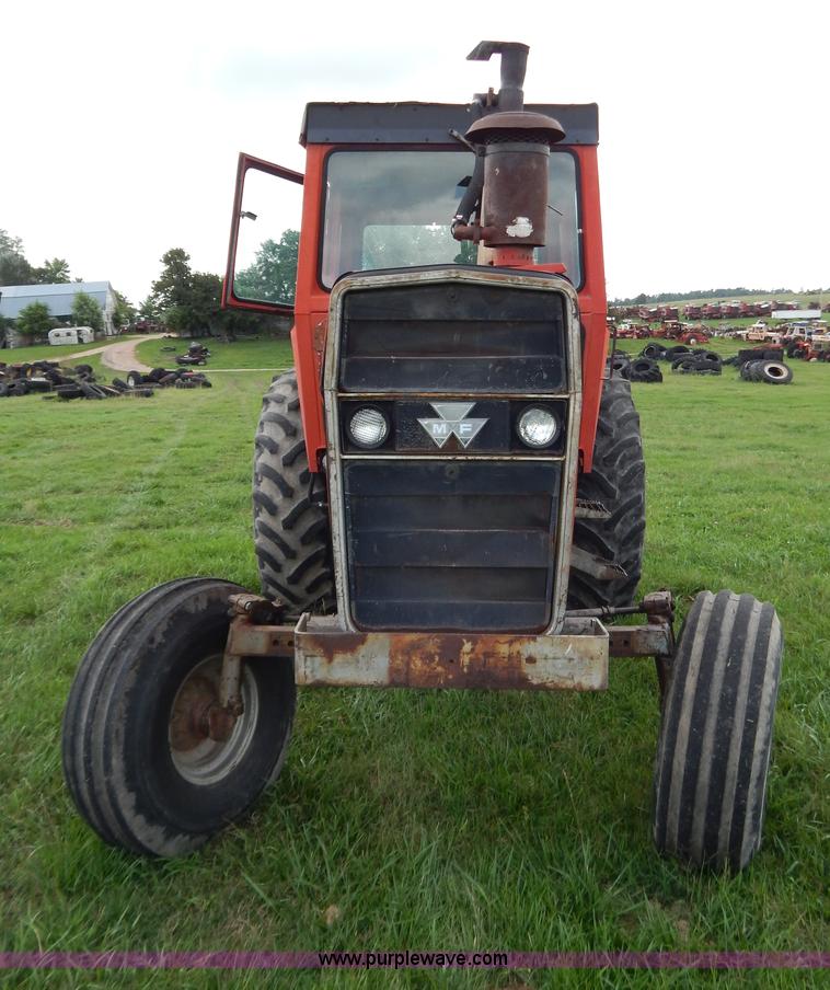 image for item G3352 1976 Massey-Ferguson 1135 tractor