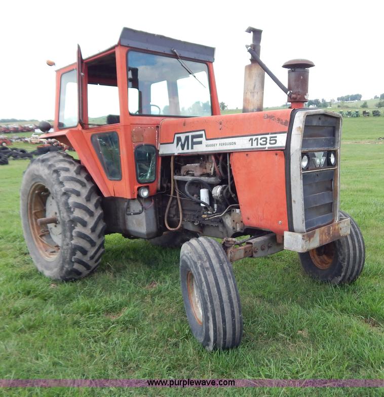 image for item G3352 1976 Massey-Ferguson 1135 tractor